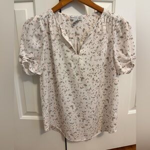 Cupcakes And Cashmere Top White Gray Pink Print Short Sleeve Size XS
